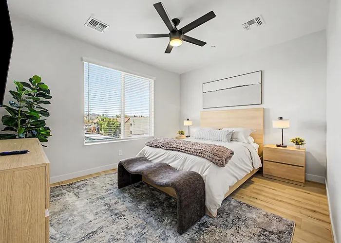3br2.5ba W Garage Balcony