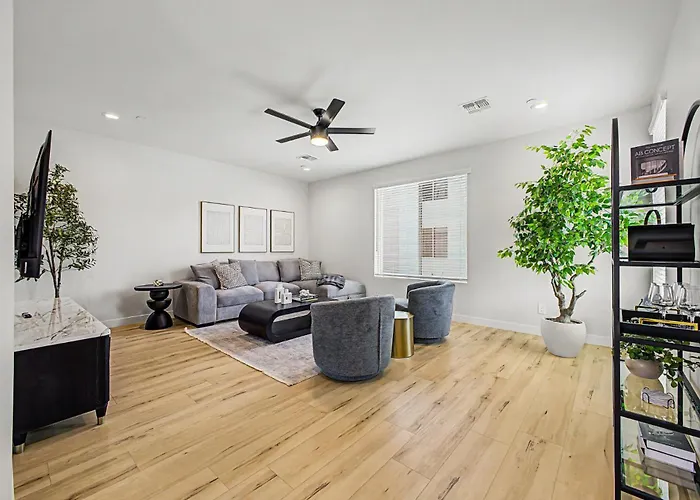3br2.5ba W Garage Balcony *