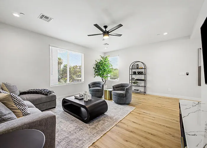 3br2.5ba W Garage Balcony *