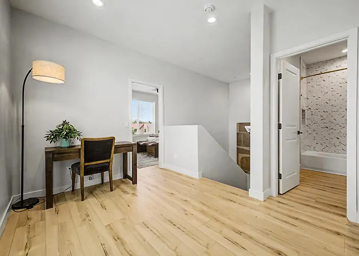 3br2.5ba W Garage Balcony