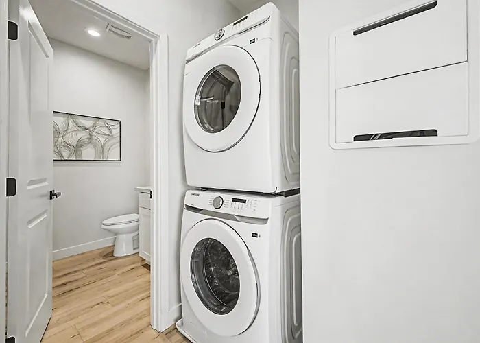 3br2.5ba W Garage Balcony Villa *