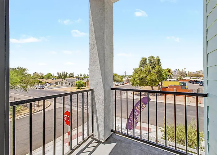 3br2.5ba W Garage Balcony Phoenix