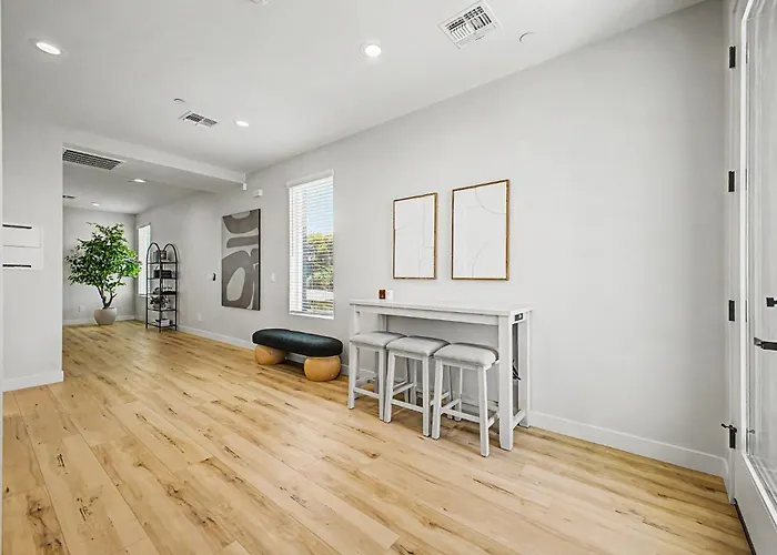 3br2.5ba W Garage Balcony Phoenix