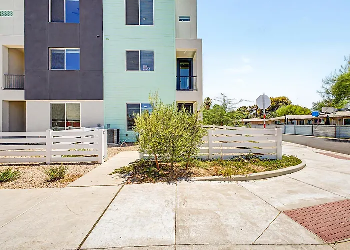 3br2.5ba W Garage Balcony Villa