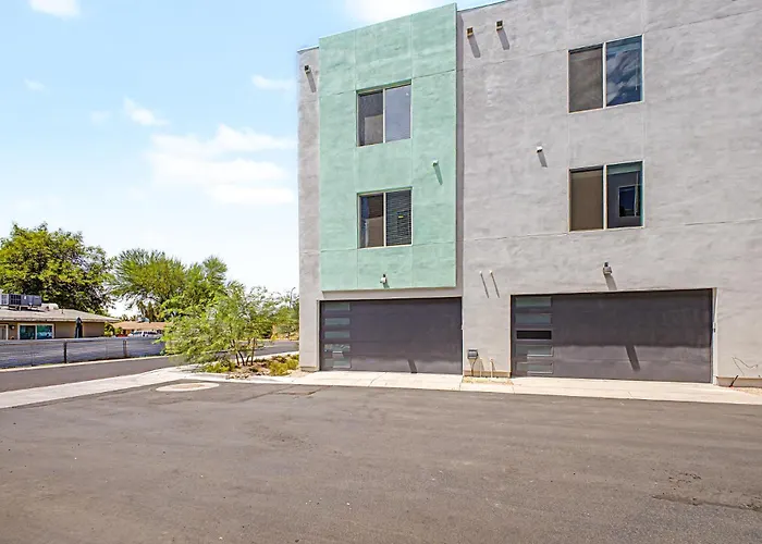 3br2.5ba W Garage Balcony * Phoenix